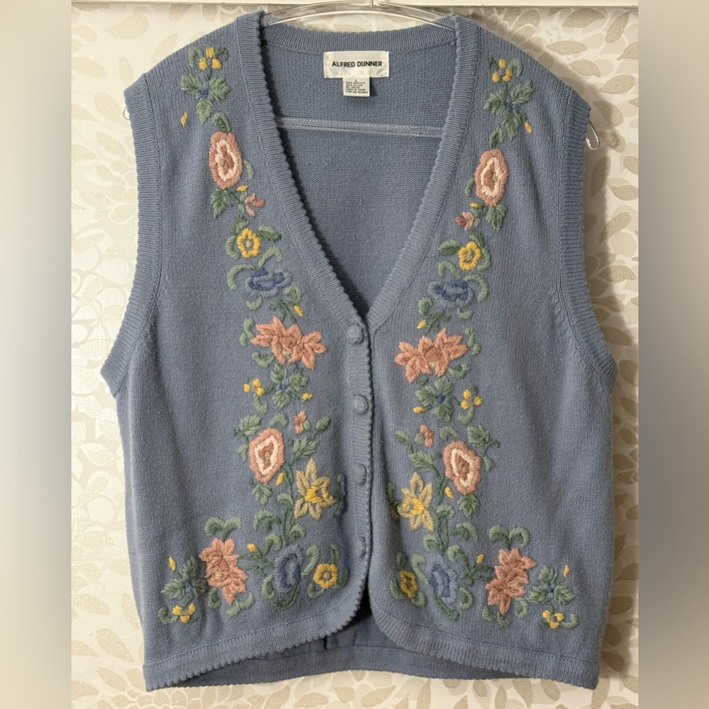 Alfred Dunner Women’s L Light Blue Embroidered Flowers Cardigan Sweater Vest - Picture 2 of 8